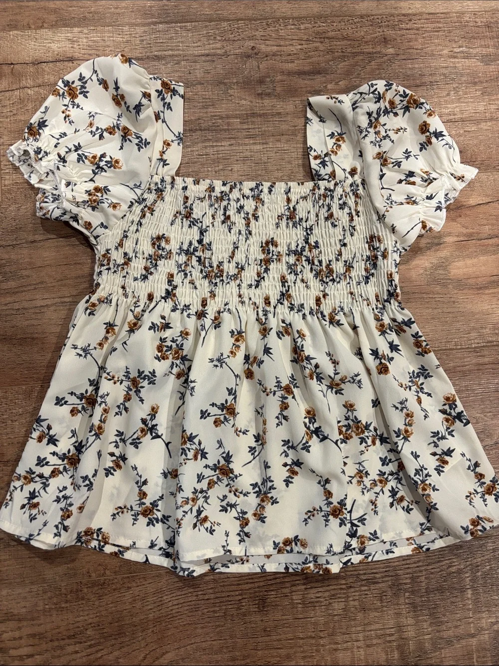 SHEIN White Floral Smocked Puff-Sleeve Top
